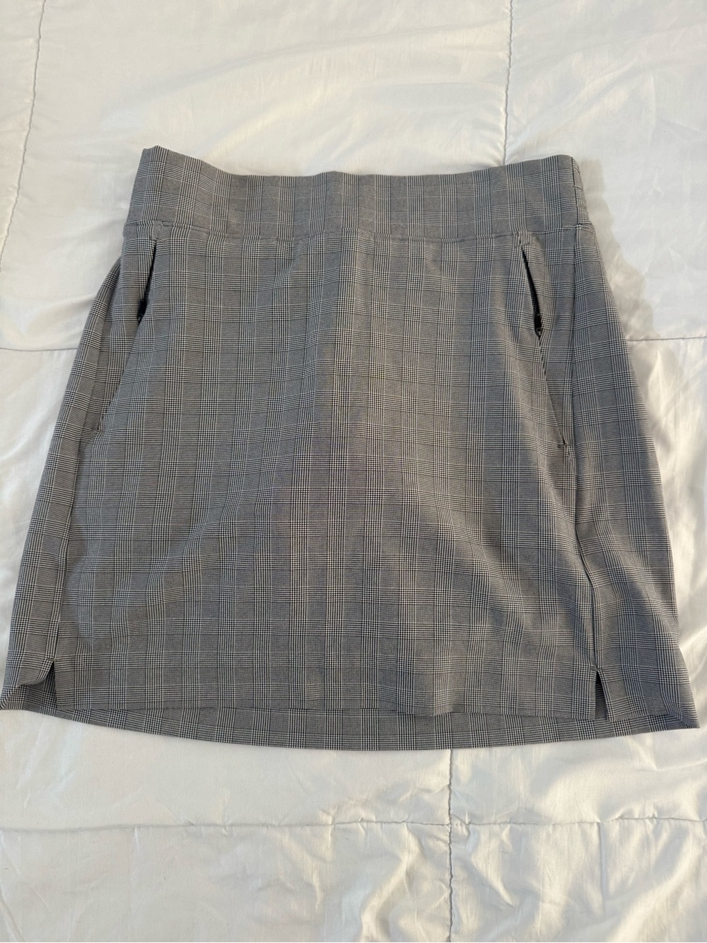 Athleta Gray Glen Plaid Mini Skort with Side pockets